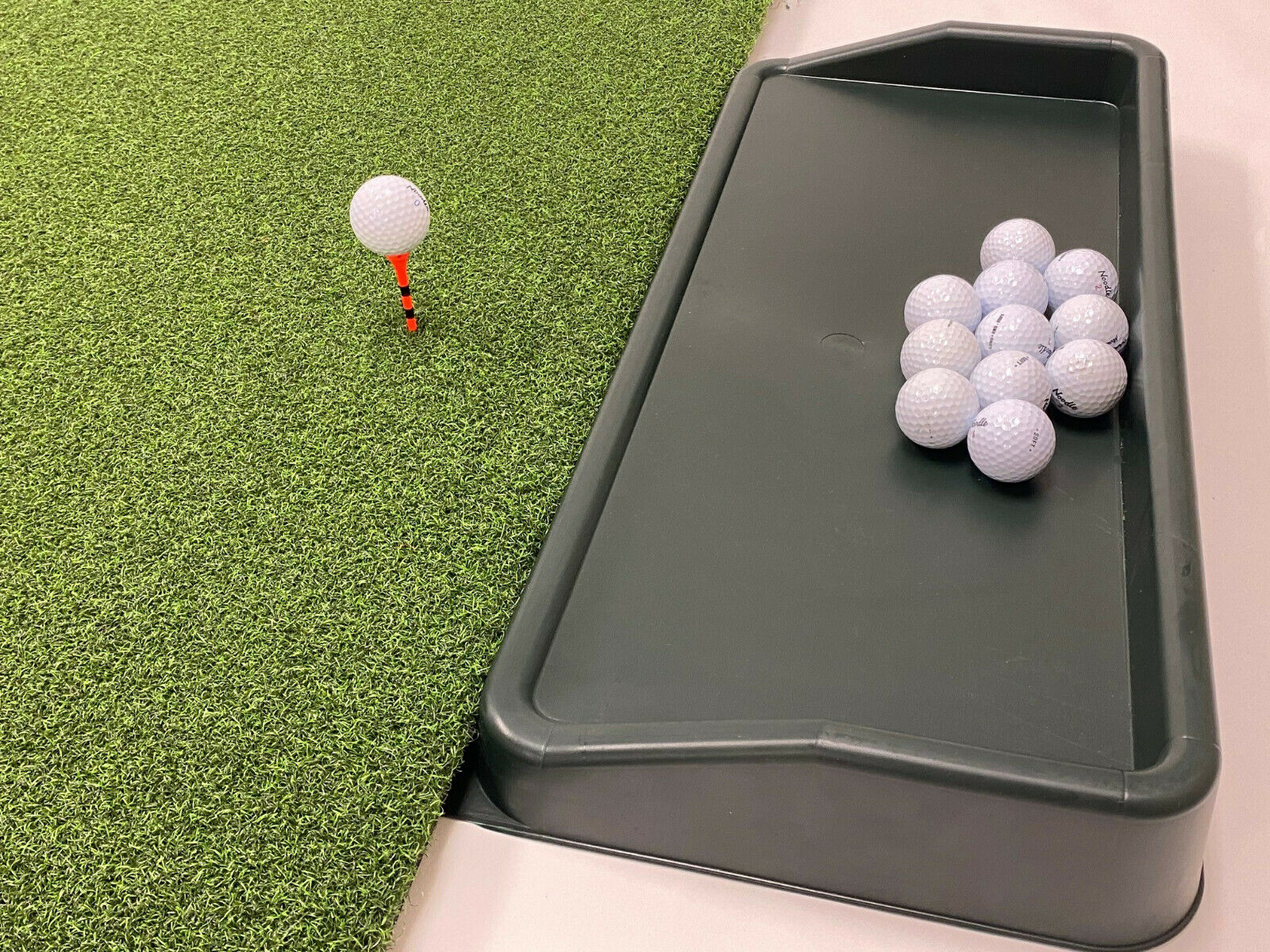 5' x 5' Elite Grass Golf Mat with Ball Tray - Holds Wooden Tee Golf Mat